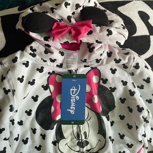 Girls size 5t Minnie Mouse zip hoodie